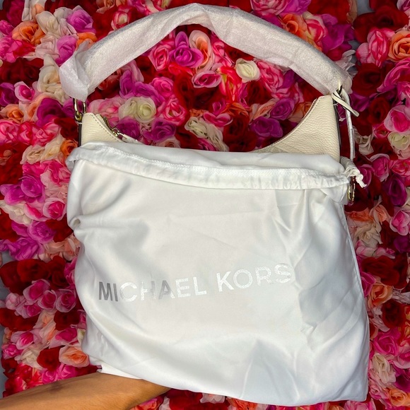 😻‼️❤️‍🔥NEW Michael Kors Large Cream Tote Bag 😻‼️❤️‍🔥✨ - Picture 8 of 9